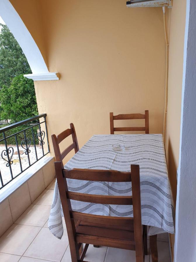 Apart-Hotel Llazari Himare Buitenkant foto