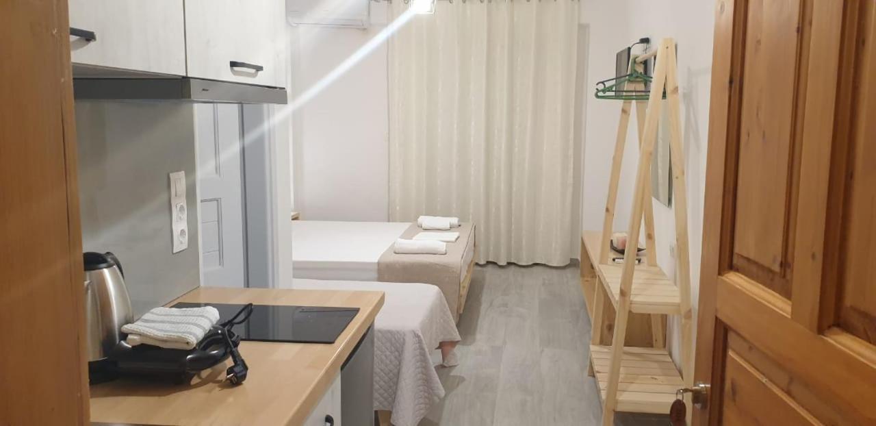 Apart-Hotel Llazari Himare Buitenkant foto