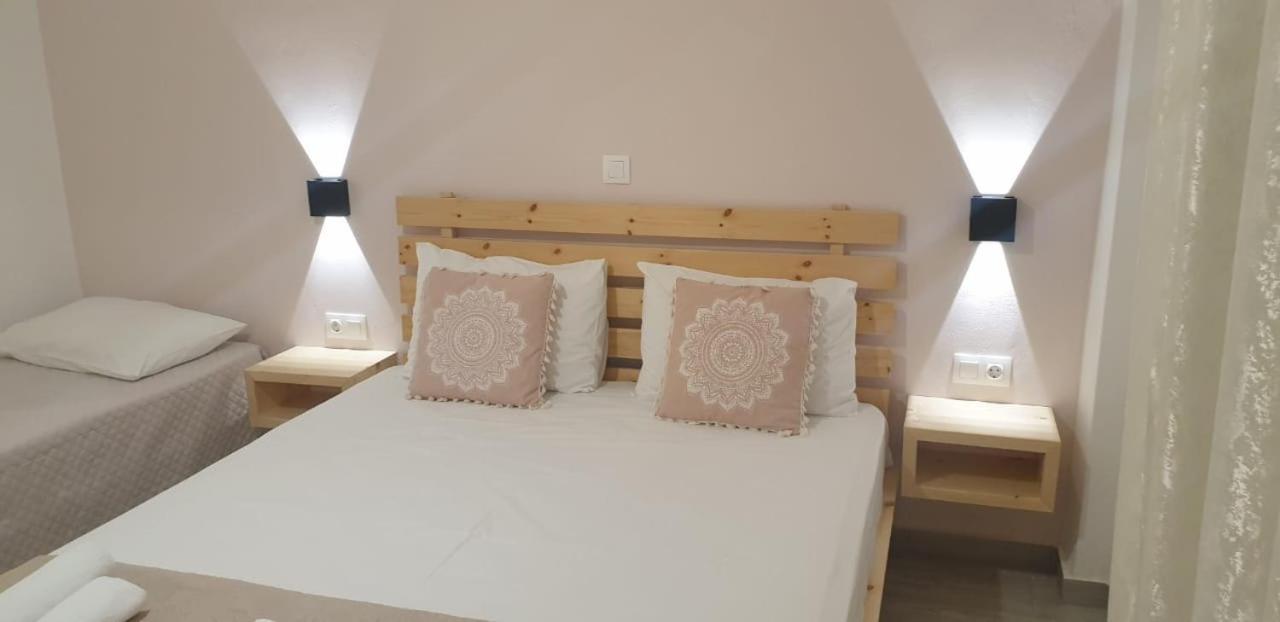 Apart-Hotel Llazari Himare Buitenkant foto