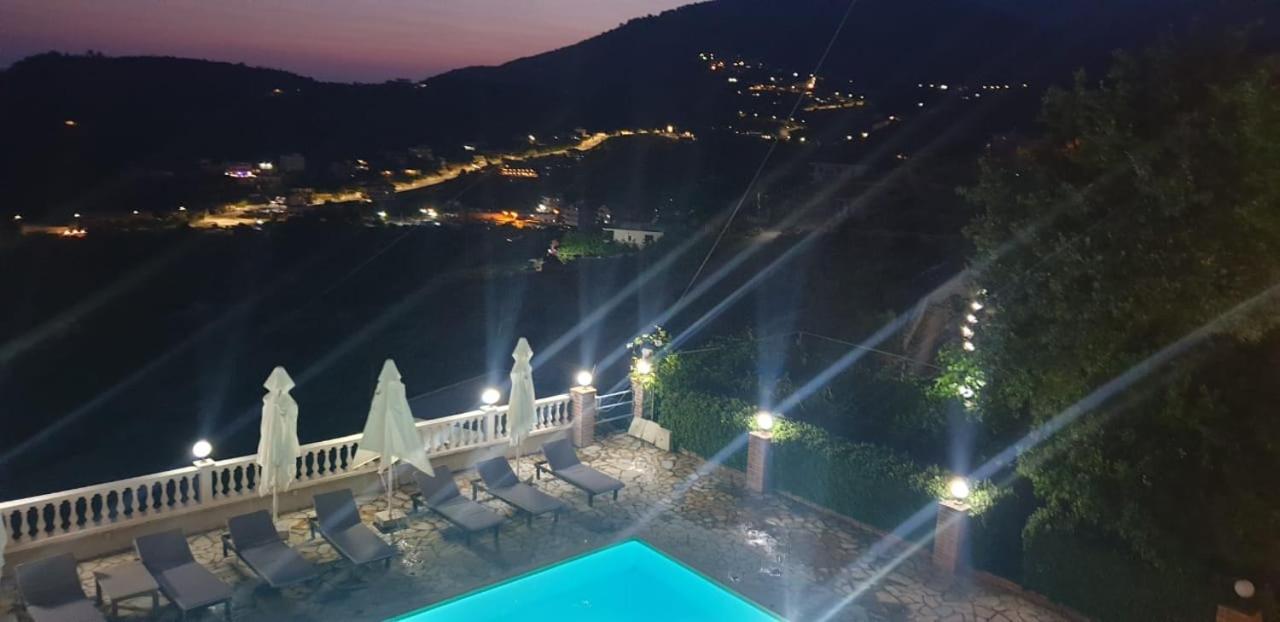Apart-Hotel Llazari Himare Buitenkant foto