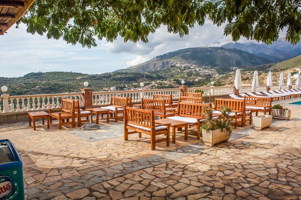 Apart-Hotel Llazari Himare Buitenkant foto