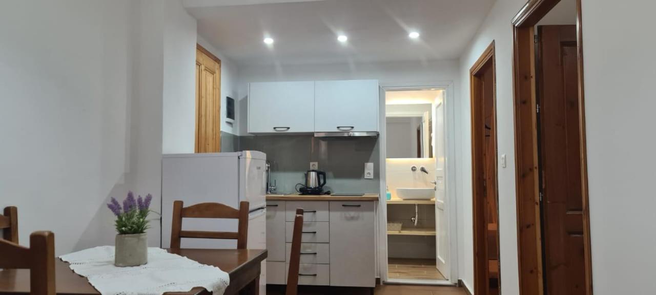 Apart-Hotel Llazari Himare Buitenkant foto