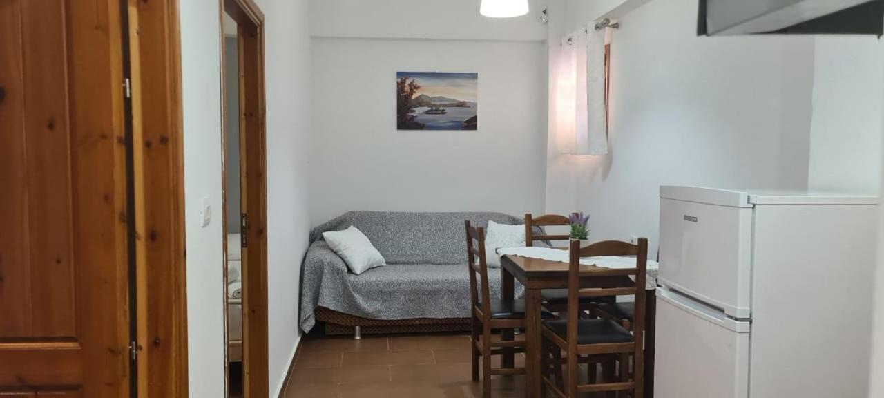 Apart-Hotel Llazari Himare Buitenkant foto