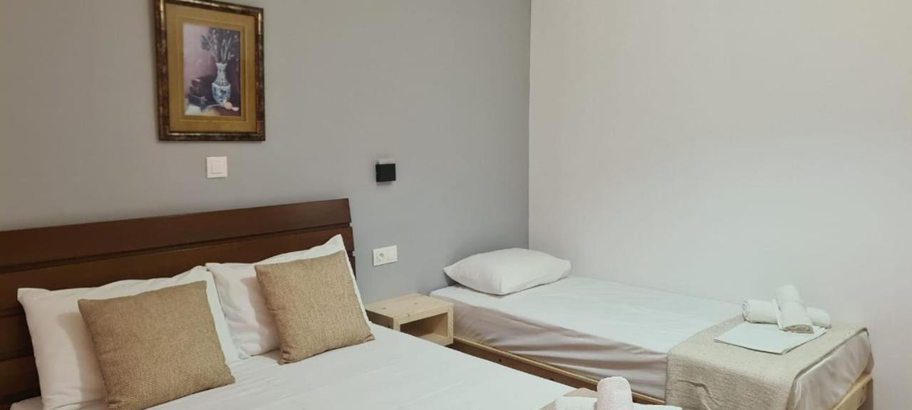 Apart-Hotel Llazari Himare Buitenkant foto