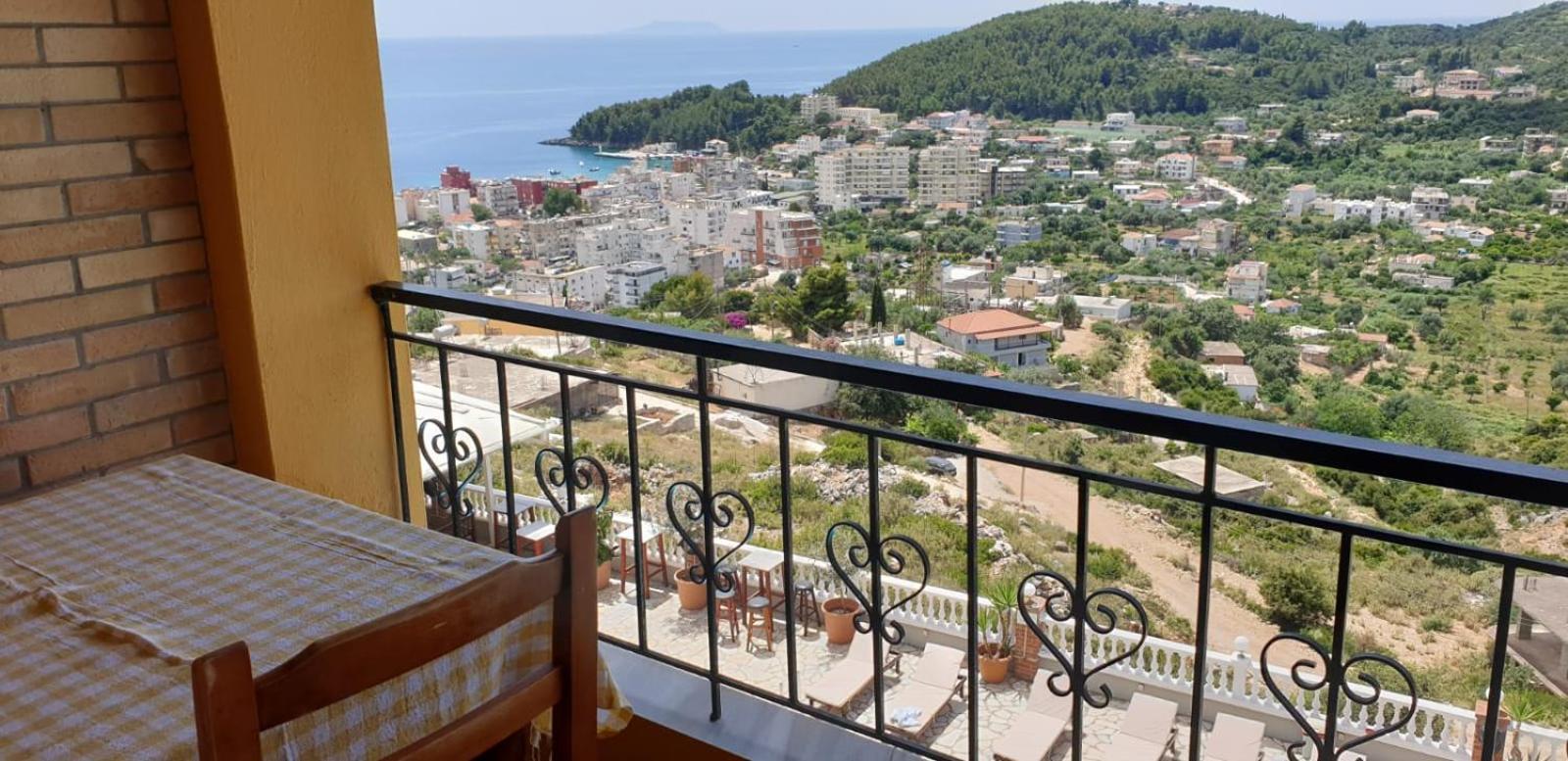 Apart-Hotel Llazari Himare Buitenkant foto