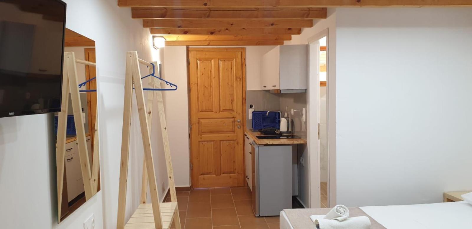 Apart-Hotel Llazari Himare Buitenkant foto