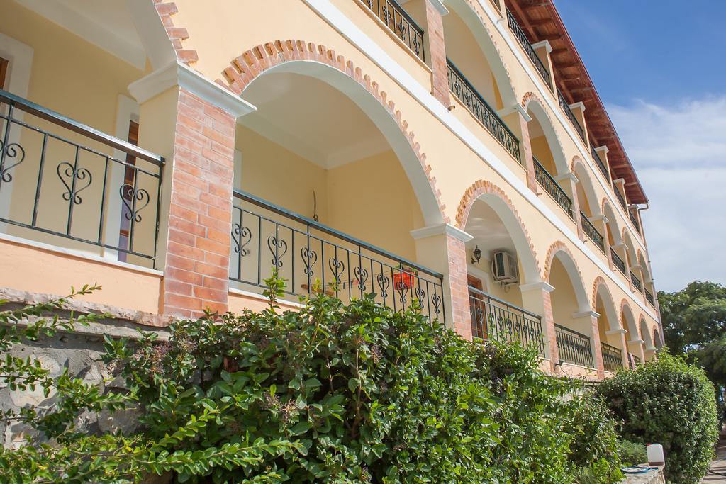 Apart-Hotel Llazari Himare Buitenkant foto