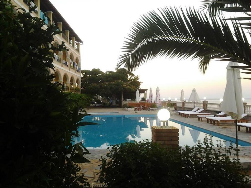 Apart-Hotel Llazari Himare Buitenkant foto