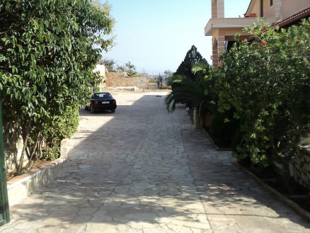 Apart-Hotel Llazari Himare Buitenkant foto