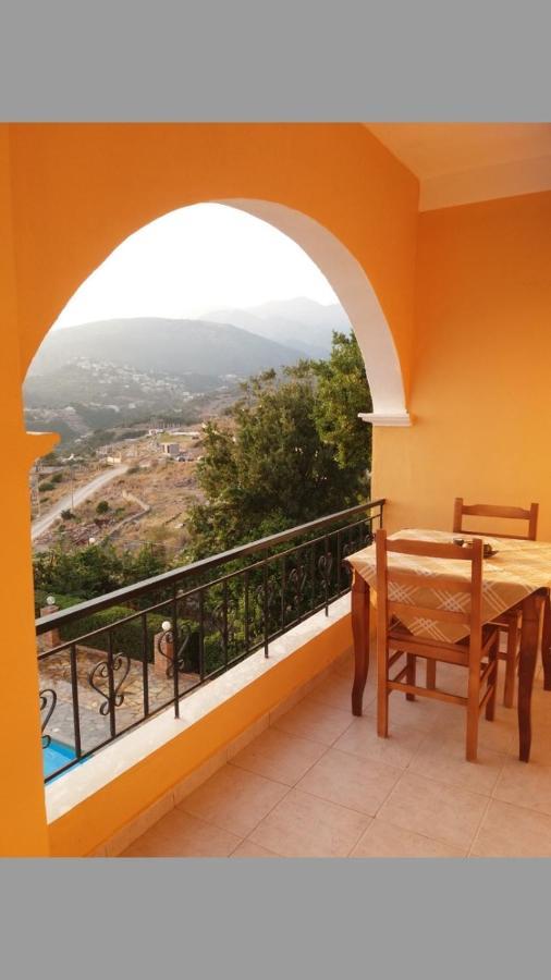 Apart-Hotel Llazari Himare Buitenkant foto